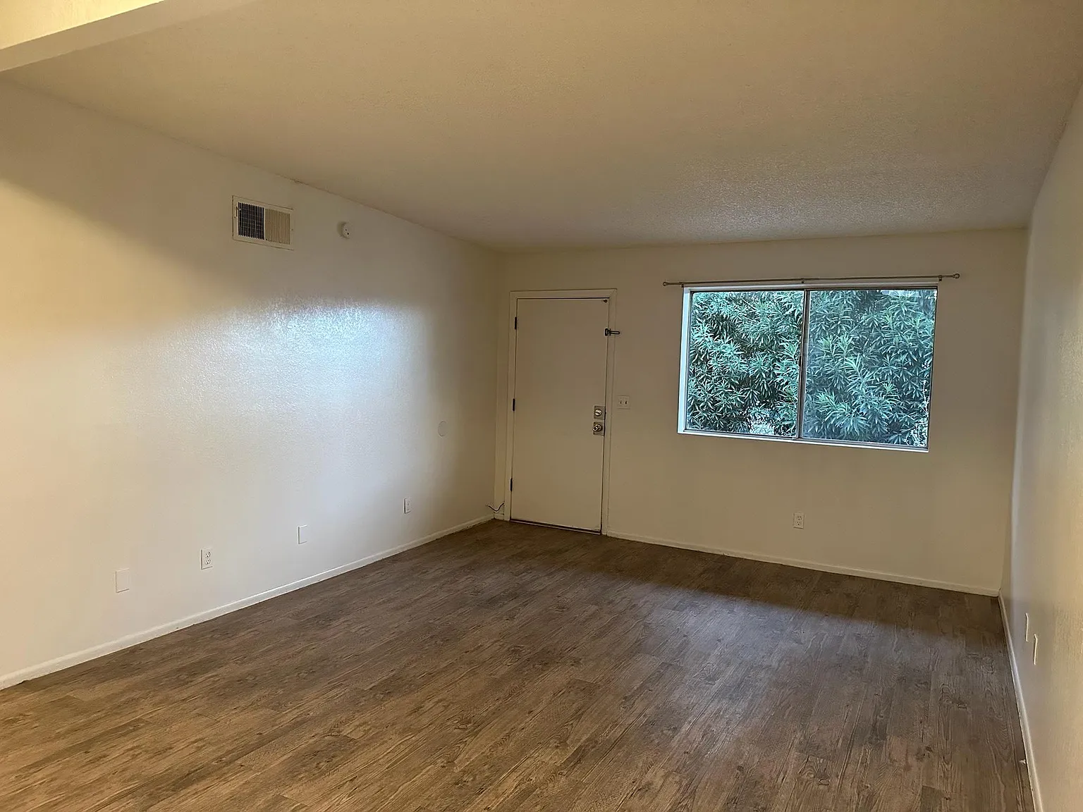 2 bed, $990 — Photo 2