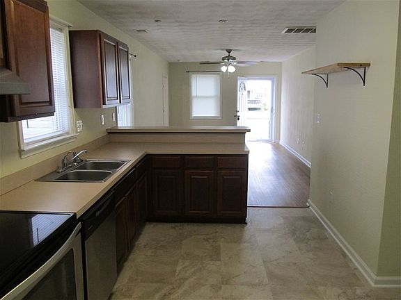 3rd image of 2746 Greenwood Dr
