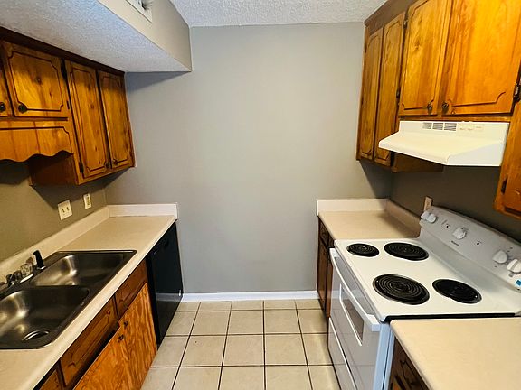 2nd image of 2220 Shannondoah Dr