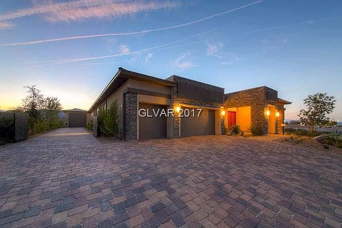 1st image of 571 Trenier Dr