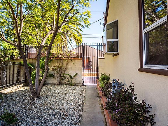 5th image of 7948 Whitsett Ave