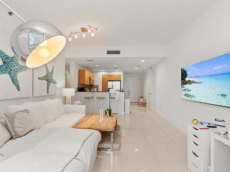 1060 Brickell Ave #2207 — Photo 2