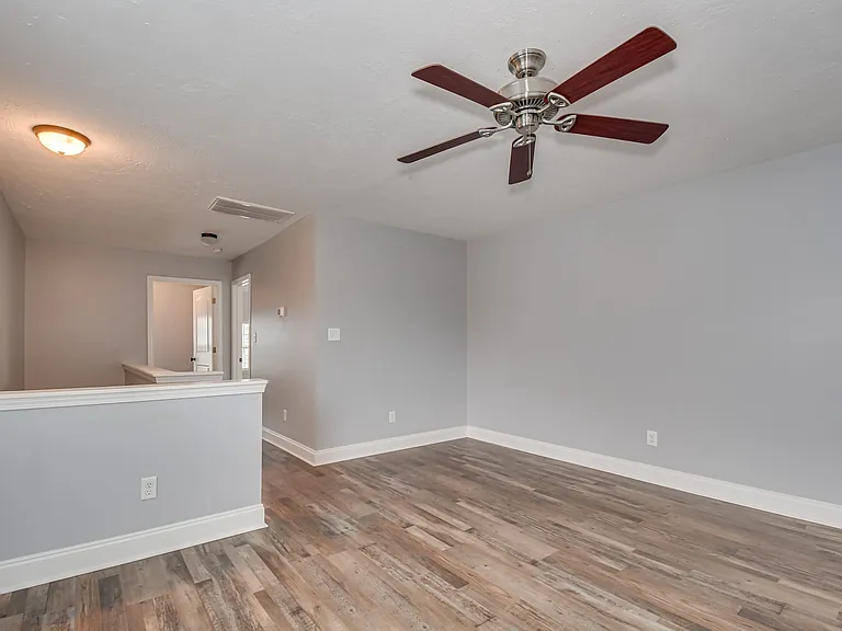 805 Erika Ln — Photo 23