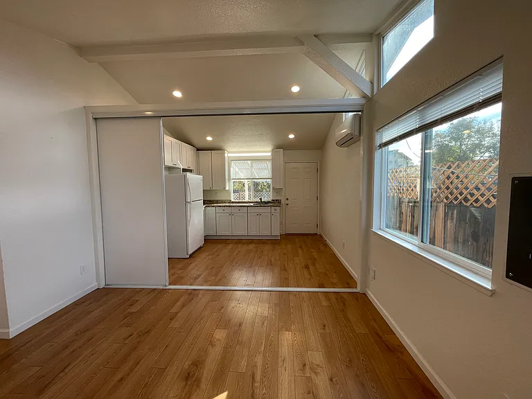 112 Lotus Way — Photo 7
