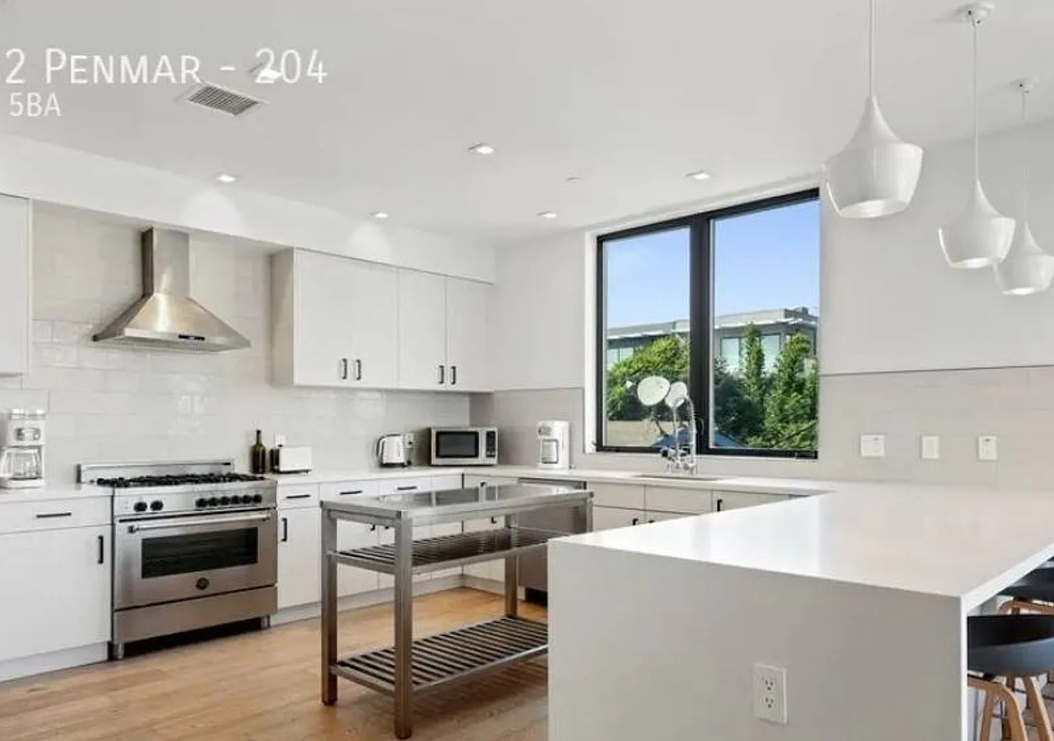 Stylish Multi-Level Spacious 4BD + 4.5BA Condo | Venice Neighborhood — Photo 2