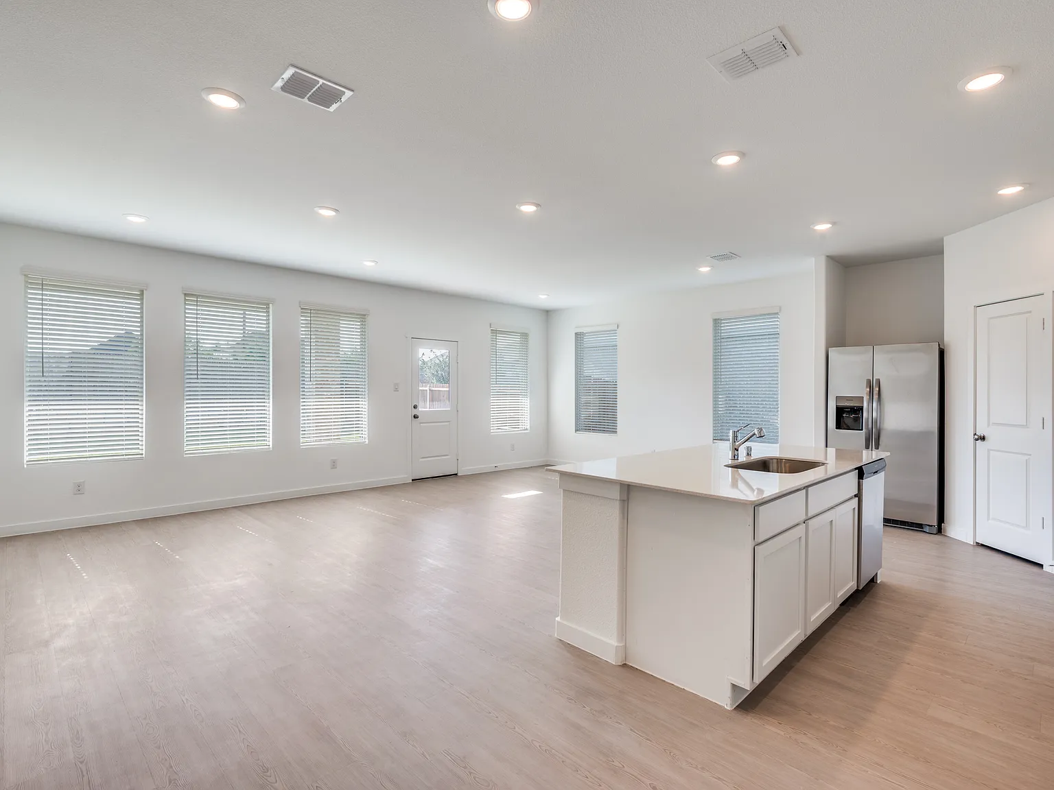 1816 Adams Dr — Photo 3