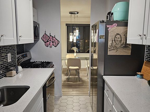 5th image of 225 Saint Pauls Ave APT 11P