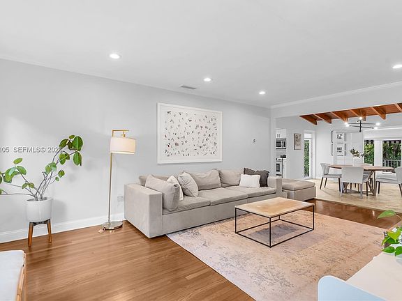 4th image of 1425 Venetia Ave