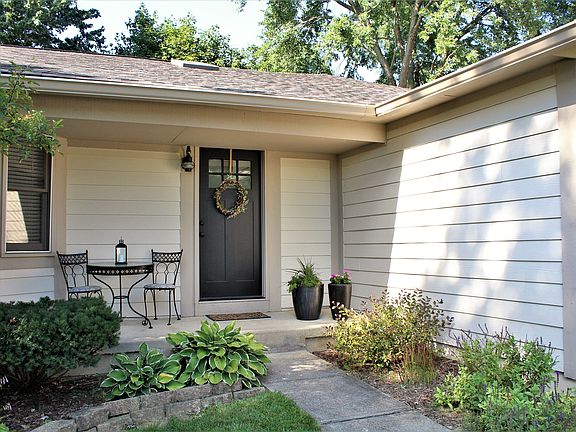 2nd image of 598 Colony Dr