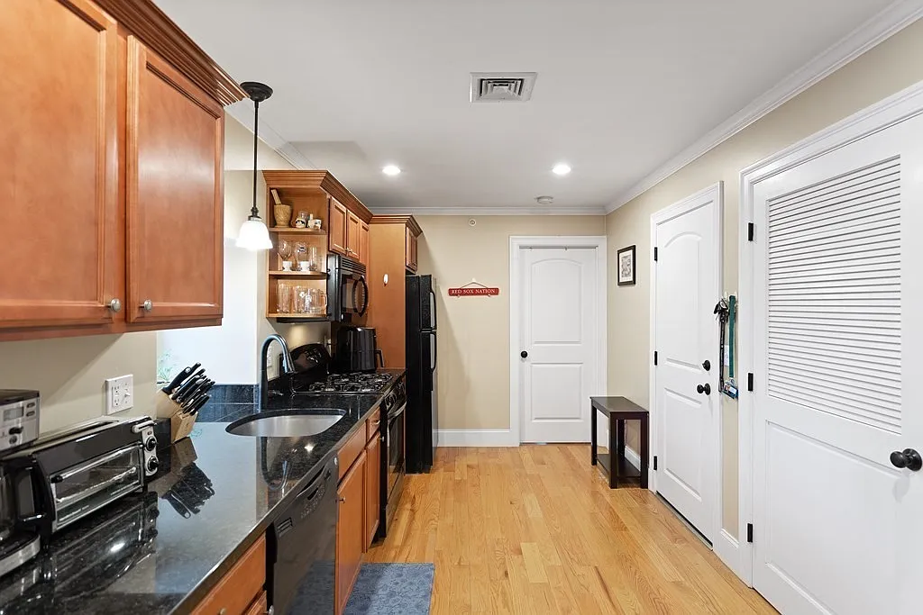 2 bed, 902 sqft, $2,900 — Photo 4