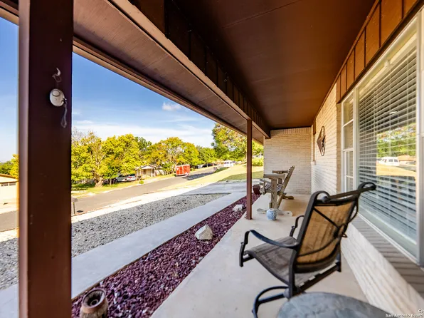 211 Poco Vista, Kerrville, TX 78028
