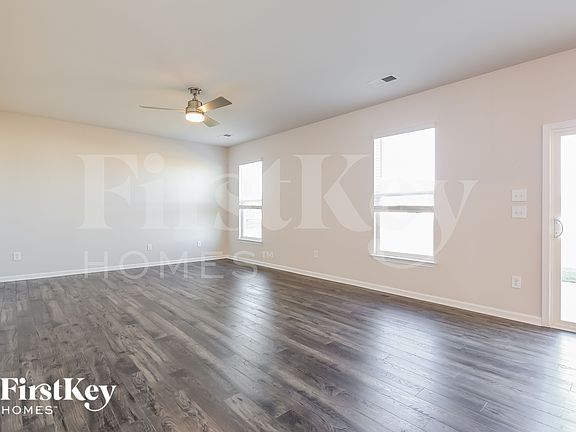 3rd image of 1104 Mission Hill Ln