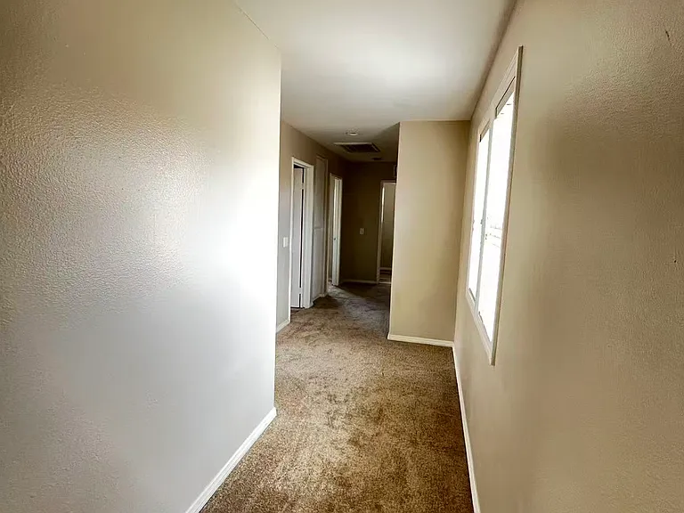 351 Jessica Ln — Photo 6