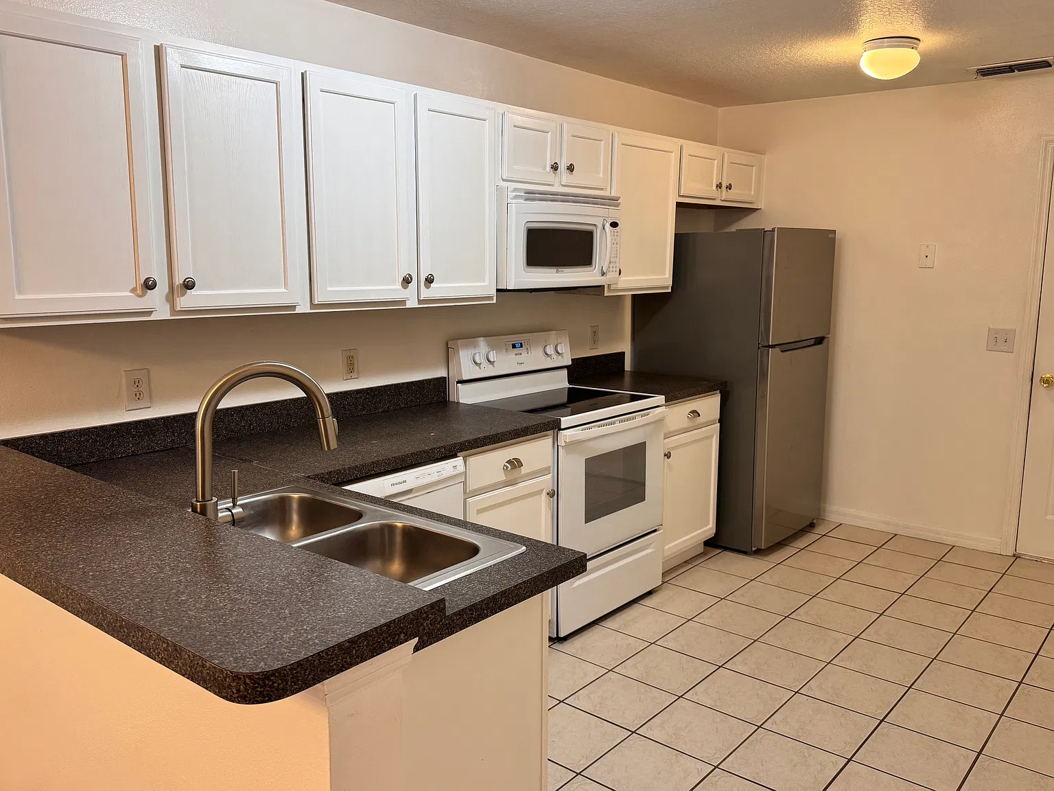 244 Hammock Ct — Photo 4
