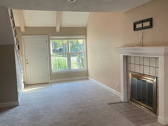 3rd image of 1532 La Chateau Dr