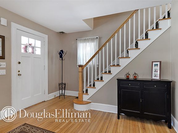 5th image of 8 Hillview Ave
