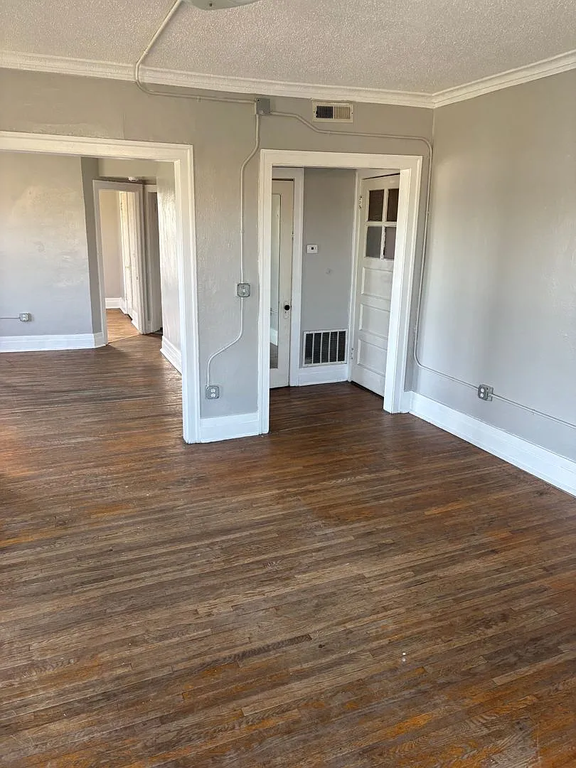 610 Wellington St — Photo 4