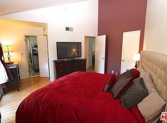 5th image of 1626 N Formosa Ave #E