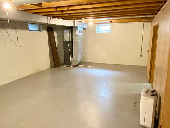 3rd image of 1066 Allen Dr