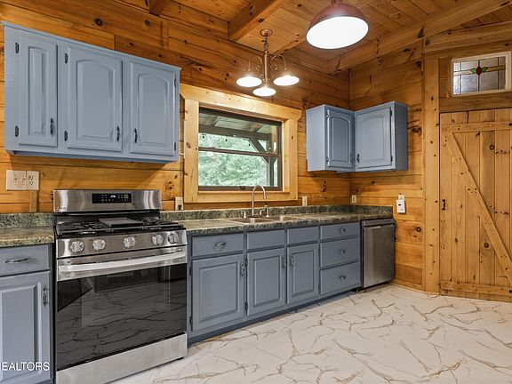 21st image of 610 Towee Falls Rd