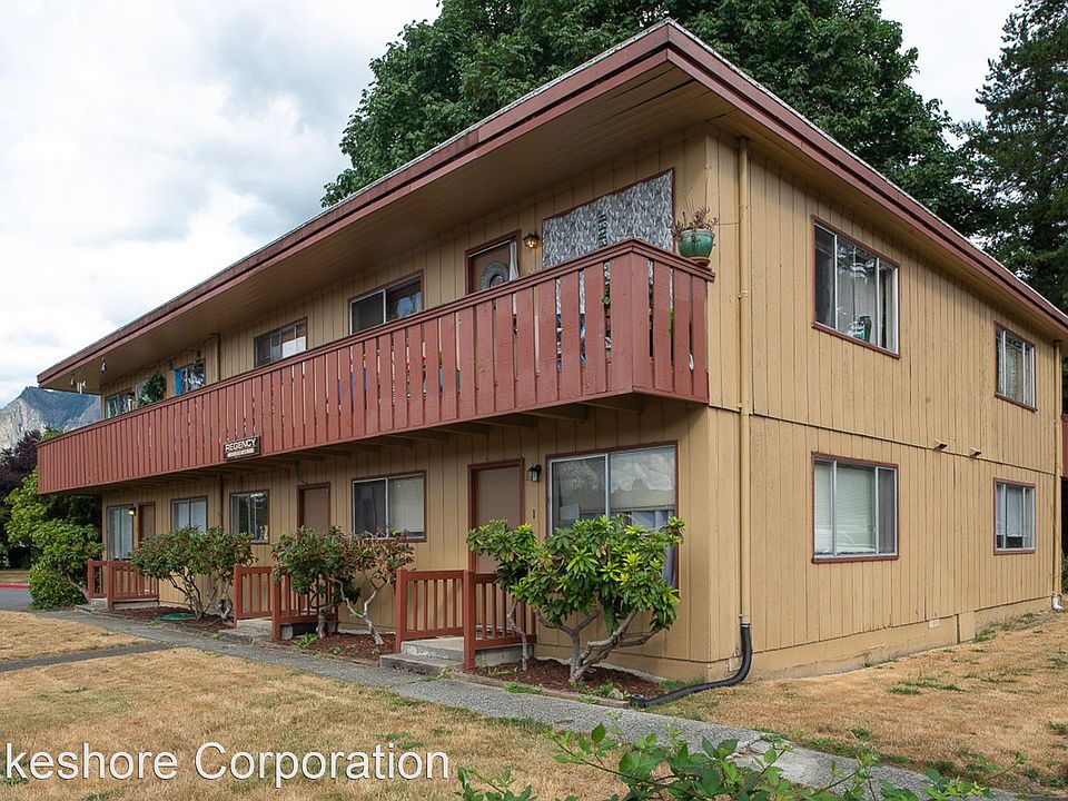1st image of 226 Cedar Ave S Unit 3