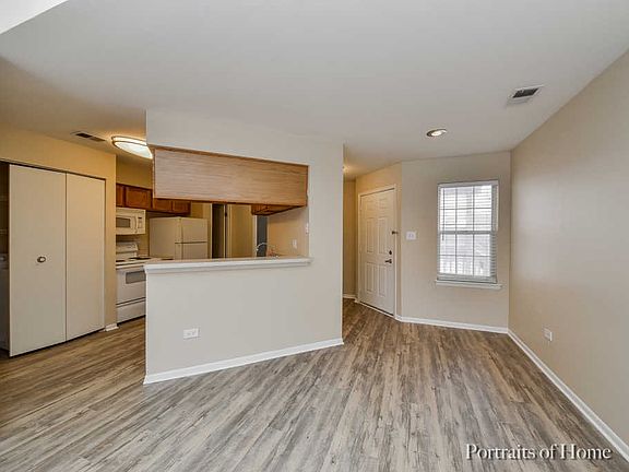 3rd image of 1609 Country Lakes Dr APT 206