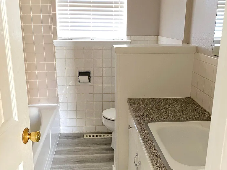 704 N Anthony St — Photo 19