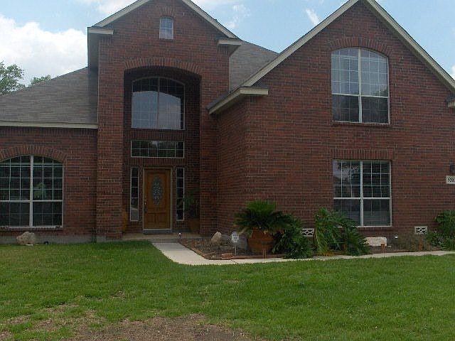 9203 Gaytan-Front Yard