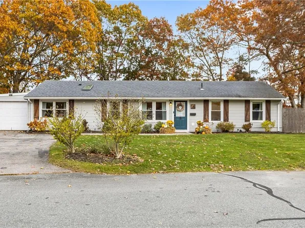 28 Chatworth Ave, Warwick, RI 02886