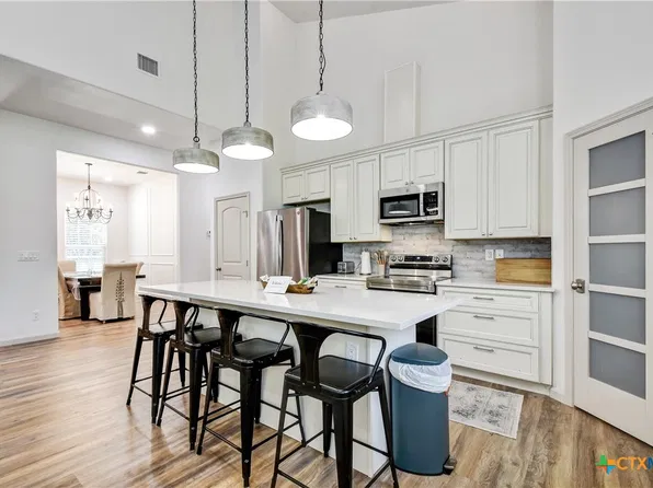 210 Cottage St, Seguin, TX 78155
