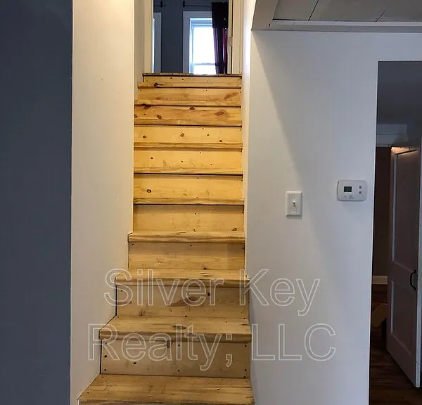 130 S Jackson St #B — Photo 3