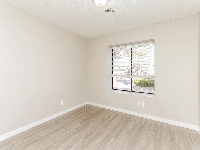 141 Emden Dr — Photo 14