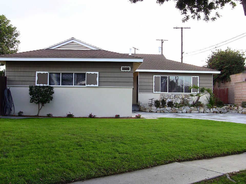 Front of 1026 Belson