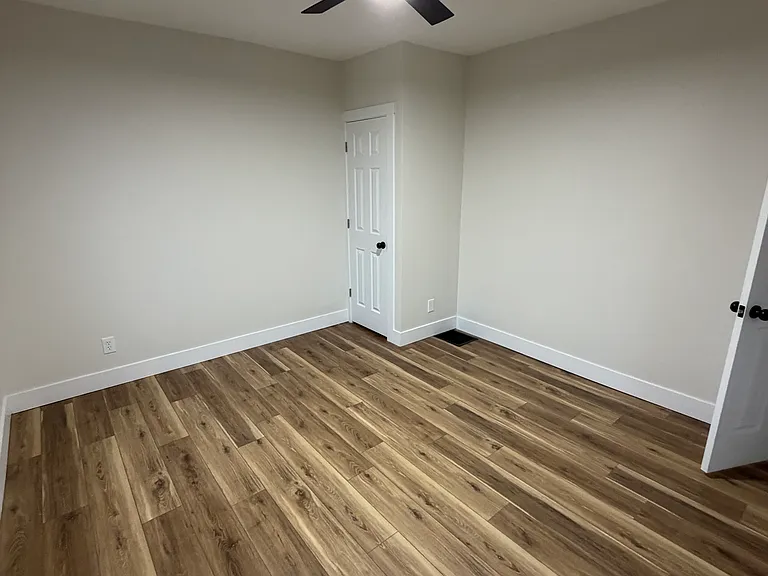 2732 Latonia Ave — Photo 2