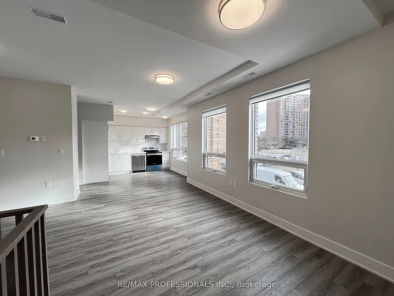 62 Dixfield Dr #123 — Photo 8
