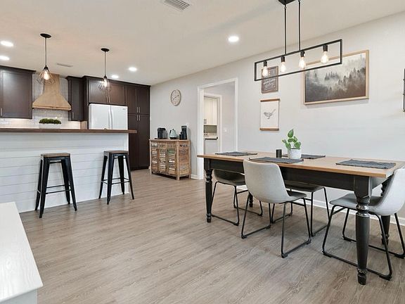 3rd image of 116 Audrey Cir