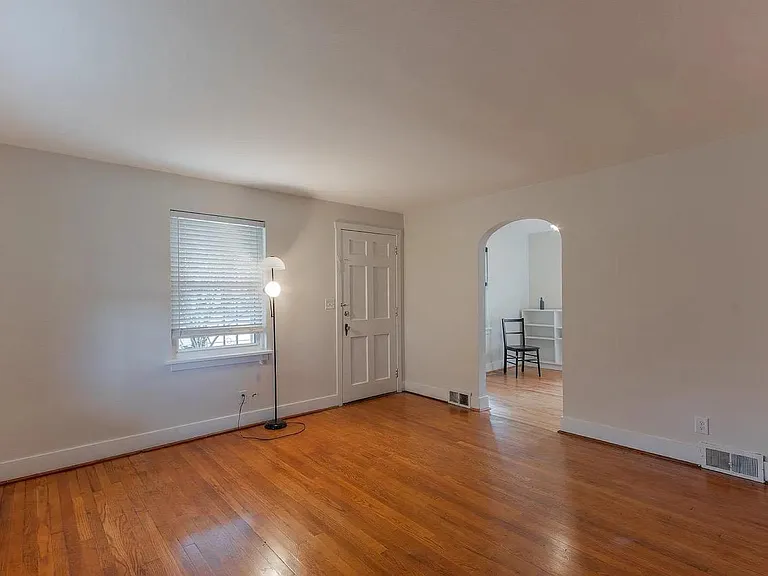537 Long Ave — Photo 2