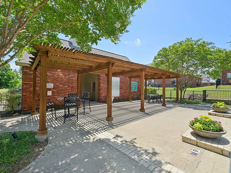 Oaks Estates of Coppell — Photo 38