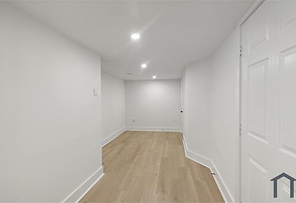 2nd image of 1328 S Hollywood St