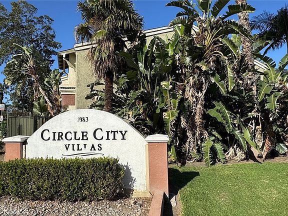 4th image of 760 Rimpau Ave Unit 202