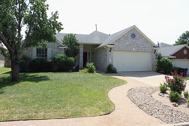 1st image of 1004 Clear Lake Ln