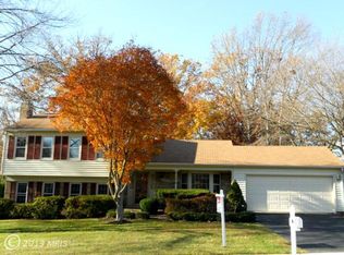 8102 Kings Point Ct, Springfield, VA 22153