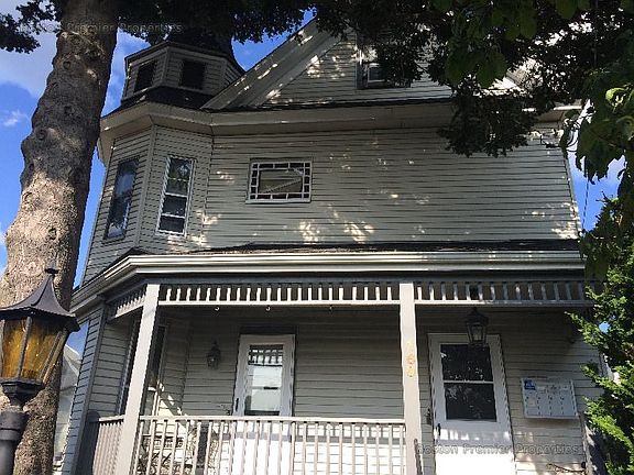 3rd image of 160 Franklin St
