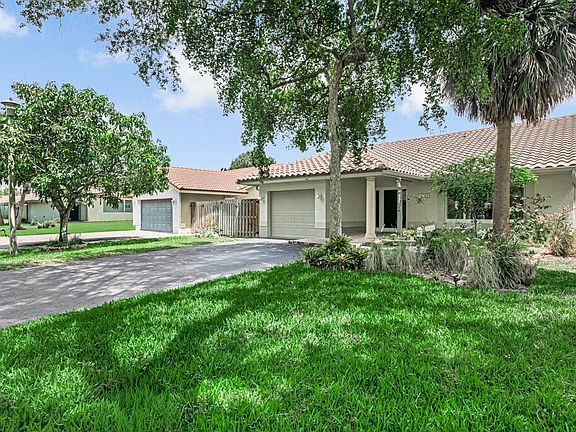 2nd image of 3033 NW 95th Avenue