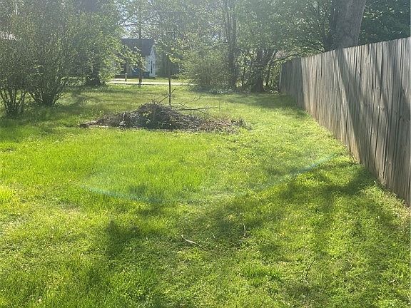 5th image of 404 SE C St