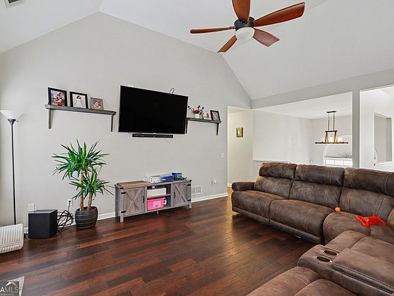 4th image of 15 Indian Valley Way