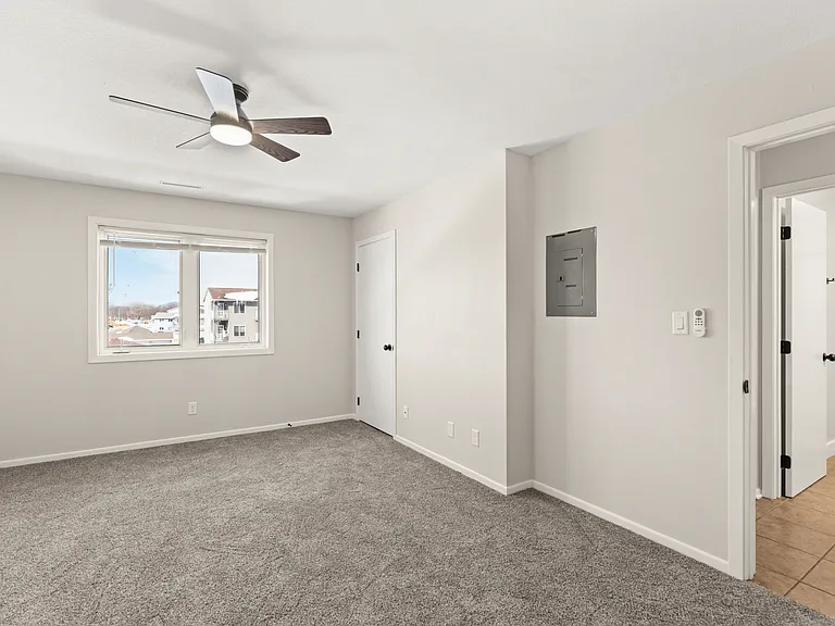 428 Stonehaven Dr — Photo 13