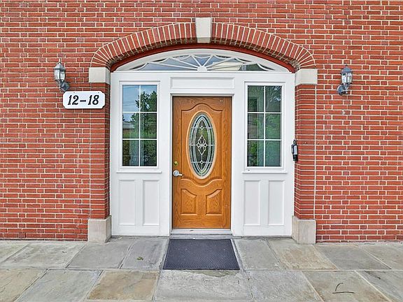 2nd image of 12 Lincoln Pl #1C