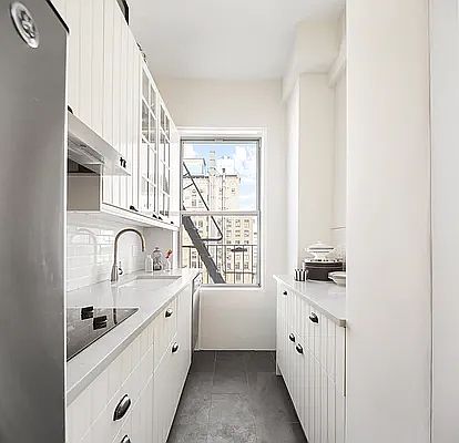 5th image of 45 Gramercy Park N APT 16D