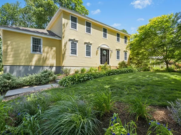 12 Bruce St, Grafton, MA 01519